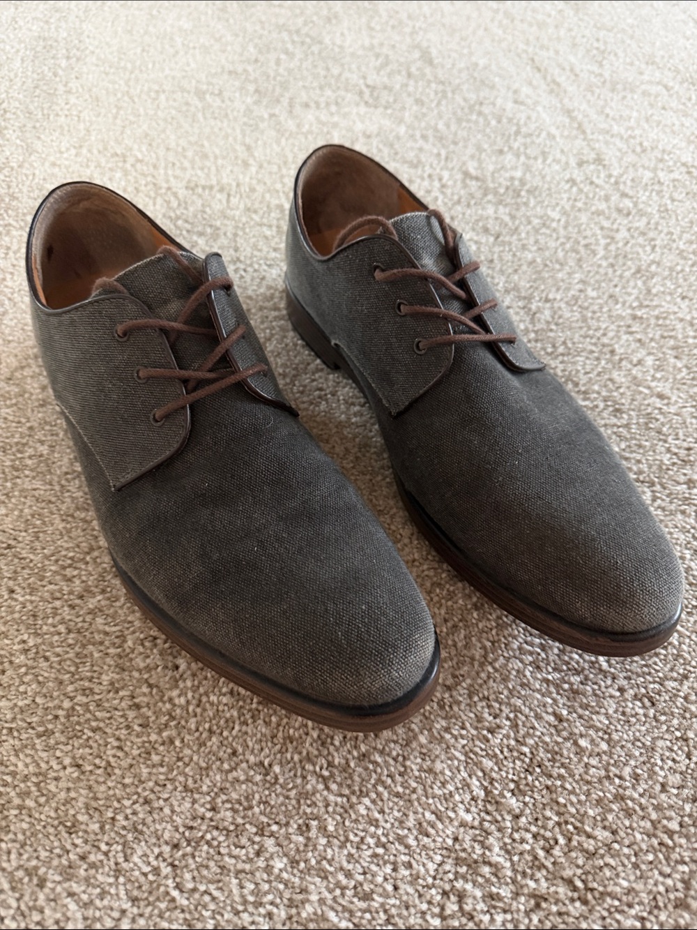 Men's Gray Shoes with Brown Accents - Classic Casual Lace-Up